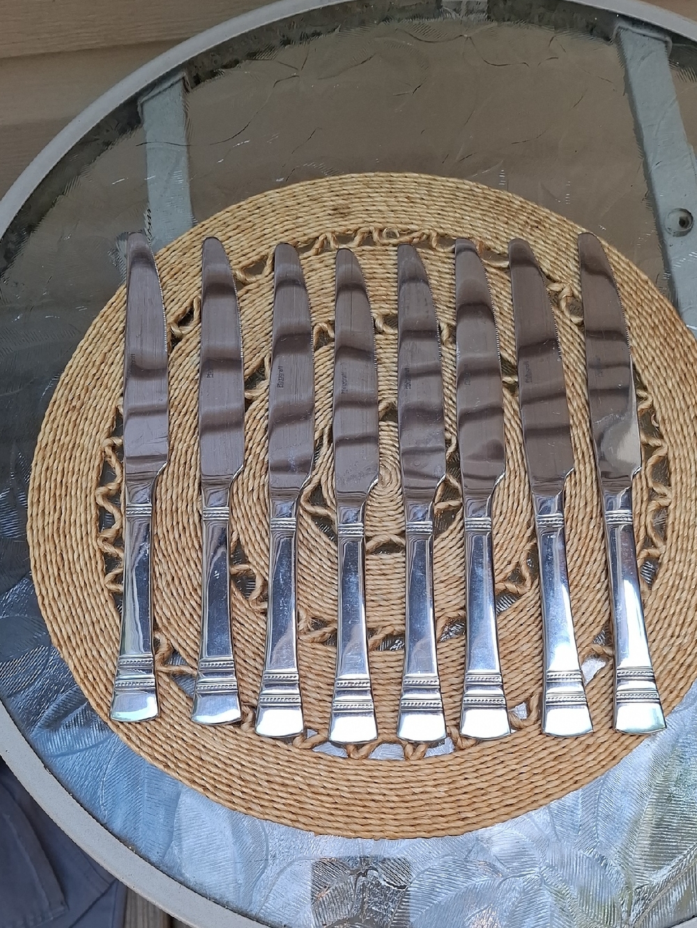 Eight Pfaltzgraff’ ’Kensington Sapphire Bay’ 18/10 Stainless Dinner Knives